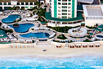Le Meridien Cancun Hotel & Pool Aerial Shot